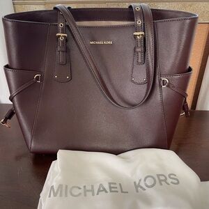 Voyager Small Crossgrain Leather Tote Bag